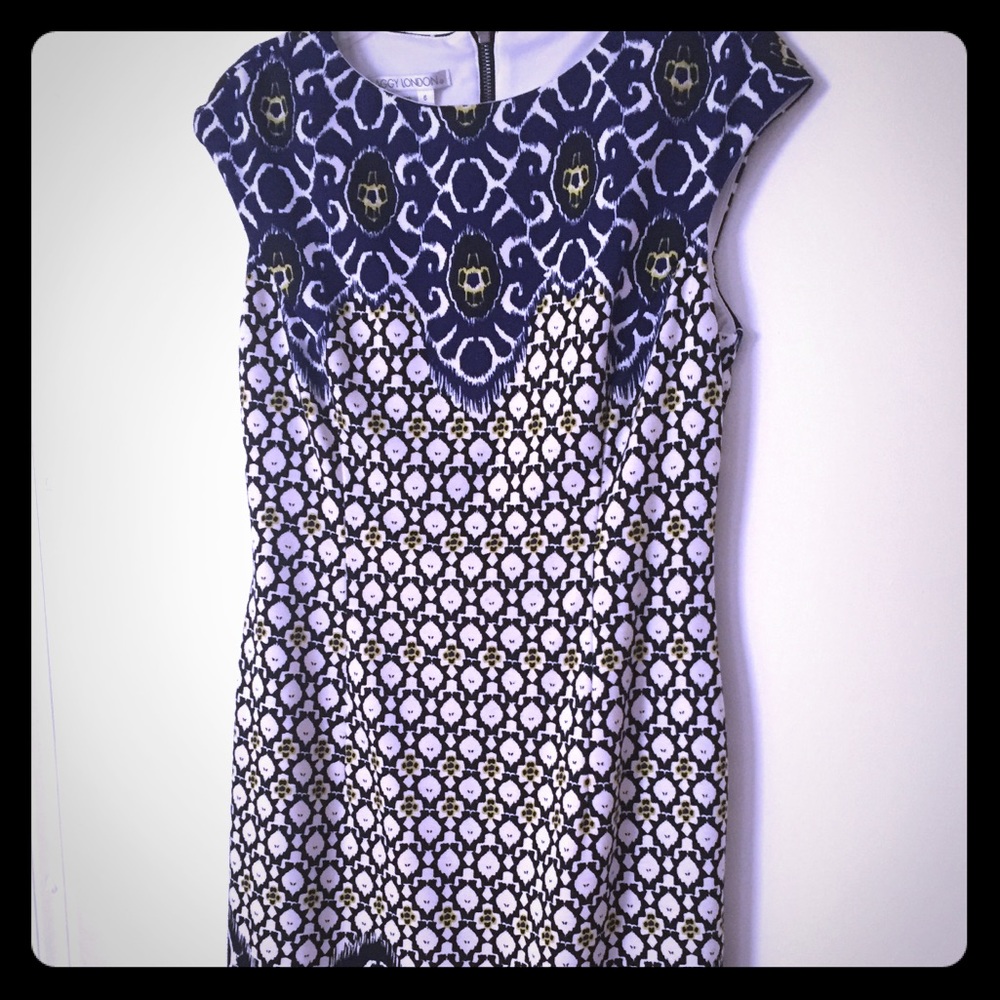 Maggy London- Exposed zipper, fitted dress!